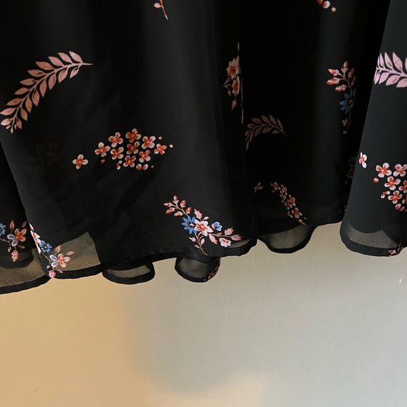 small petite - Picture 3 of 3